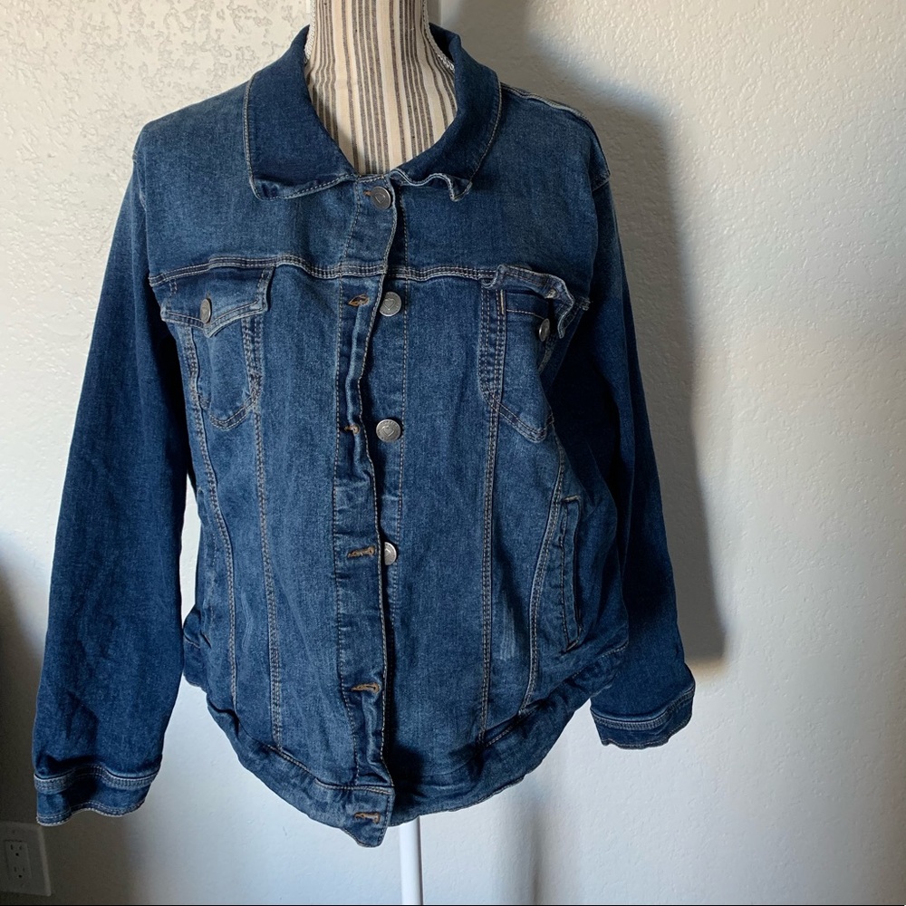 Used Torrid Jean Jacket Size 3